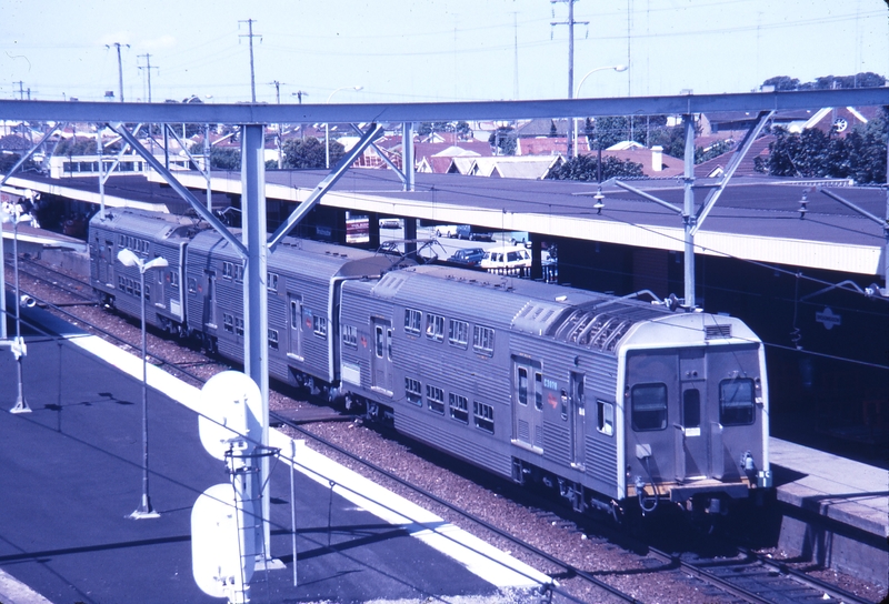 115644: Broadmeadow Up Suburban 3-car Double Deck C 3028 leading