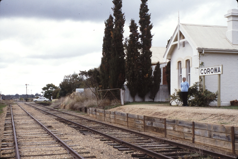 115761: Corowa Looking towards Culcairn Barbara McIntosh on platform