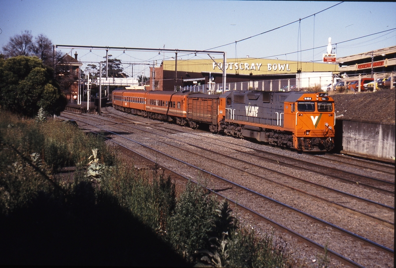 115846: Footscray 8026 Up Passenger from Bendigo N 464