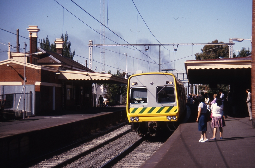 115848: Footscray 6604 Up Suburban Comeng