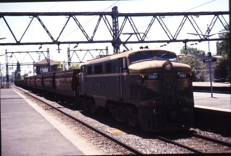 115859: South Yarra 9427 Down Briquette Empty L 1161