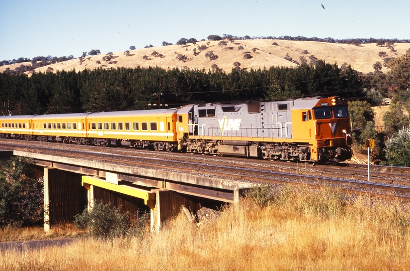 115888: Kilmore East 8305 Down Albury Passenger N 462