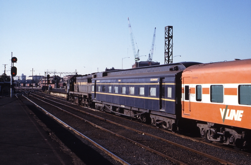 115912: Spencer Street 8265 6:08pm Down Warrnambool Passenger X 39