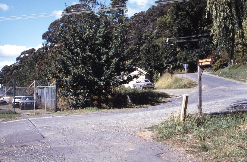 115923: Warburton Lilydale End Looking away from Lilydale