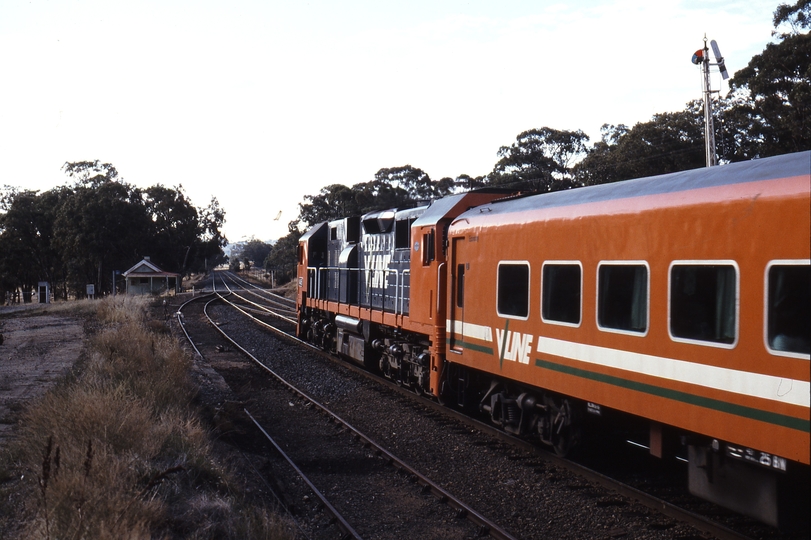 115992: Ravenswood 8025 Down Bendigo Passenger N 466