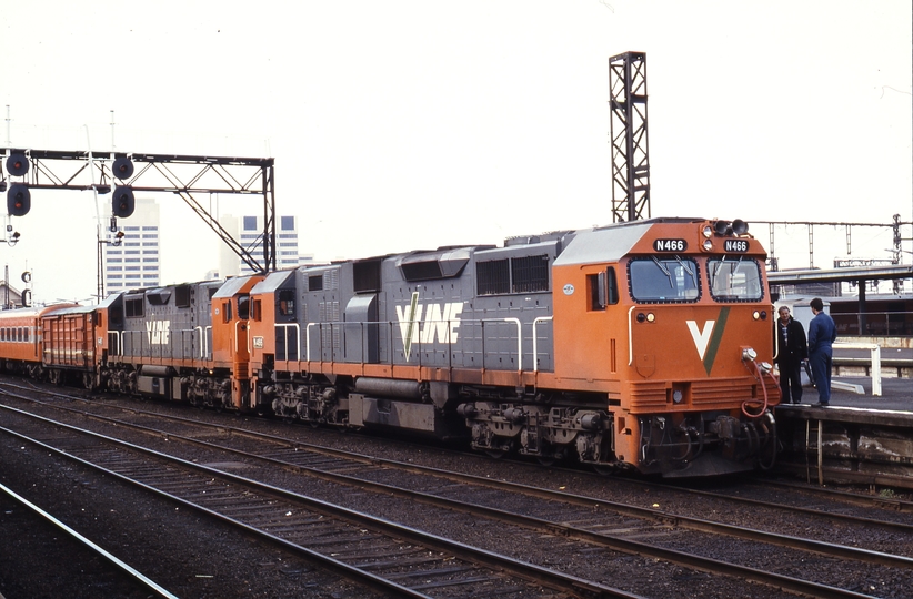 116002: Spencer Street 8221 Down Warnambool Passenger for races N 466 N 465