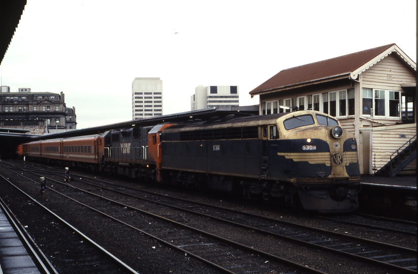 116126: Spencer Street 8305 8:27am Down Albury Passenger S 304 N 466