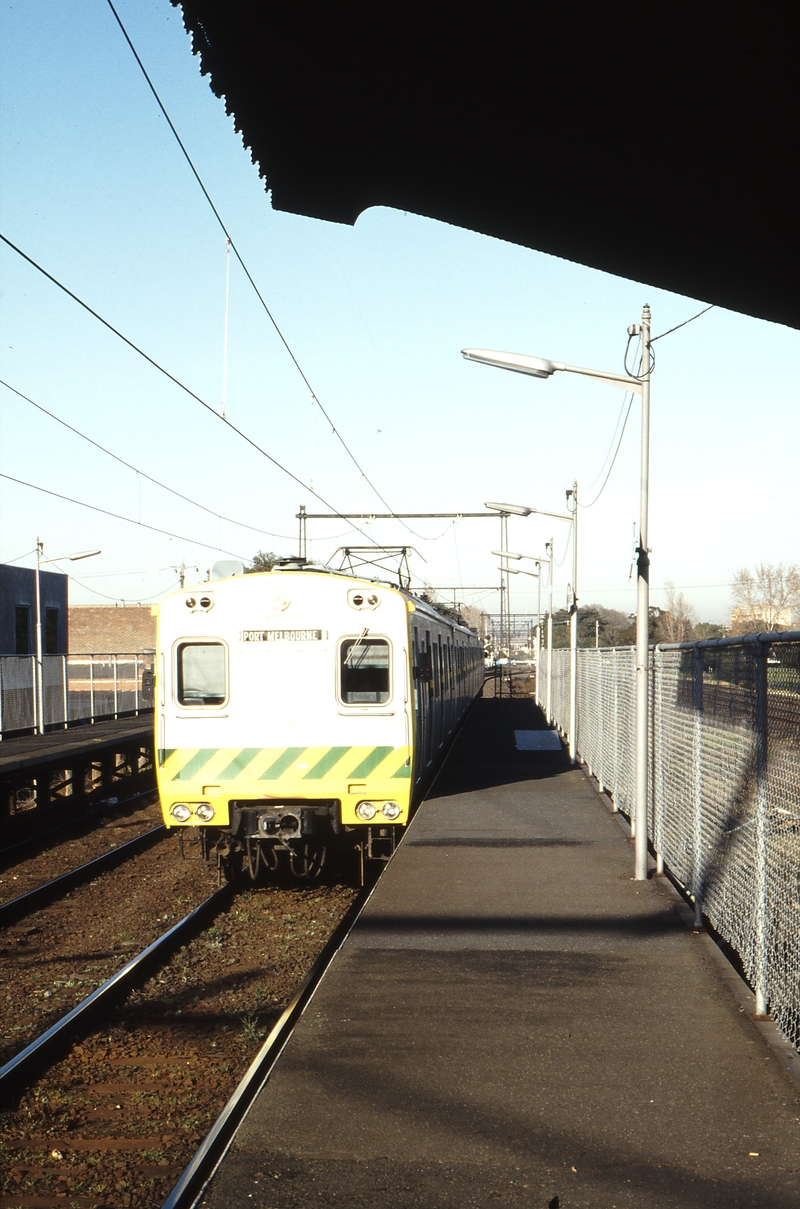 116195: Montague Up Suburban 4-car rebuilt Harris