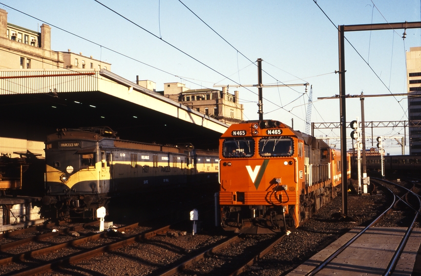 116224: Spencer Street 12 CM in Parcesl Dock and 8432 Up Gippslander N 465