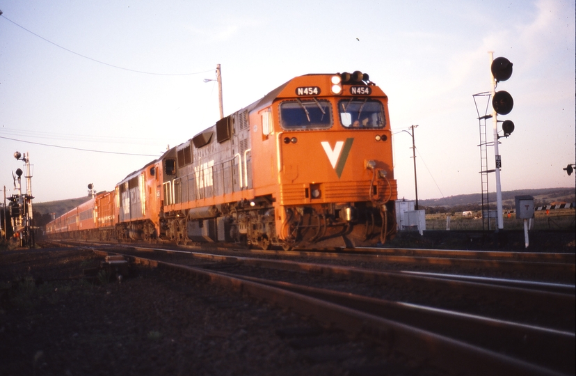 116243: Wallan 8332 Up Passenger from Albury N 454 A 78