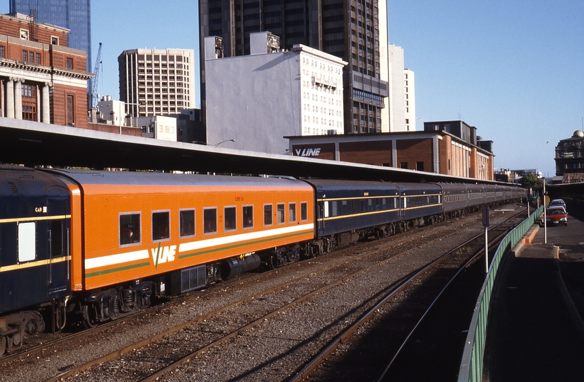 116315: Spencer Street 8625 Down Sydney Express V-Line Buffet Car in Consist