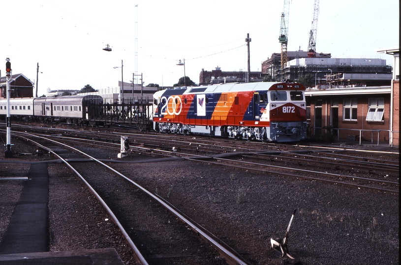 116324: Spencer Street Up Empty Cars for 8625 Down Sydney Express 8172