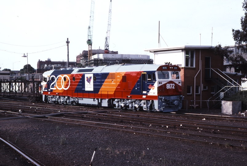 116325: Spencer Street Up Empty Cars for 8625 Down Sydney Express 8172