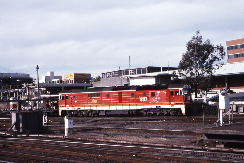 116332: Spencer Street Up Empty Cars for 8625 Down Sydney Express 8177