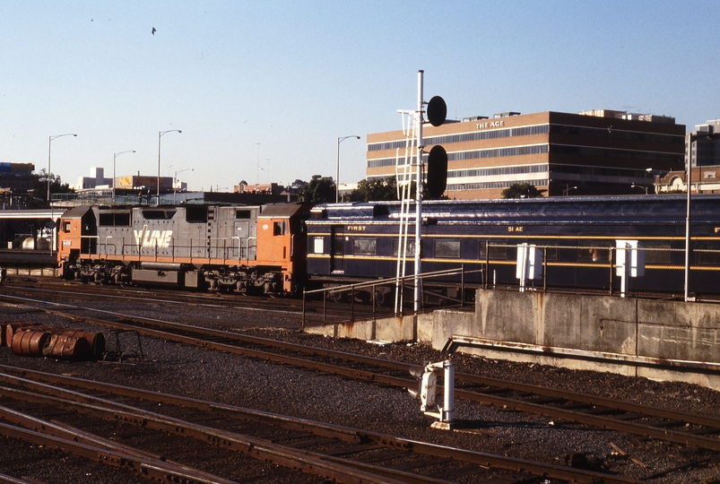 116410: Spencer Street 8263 5:41pm South Geelong Passenger N 458