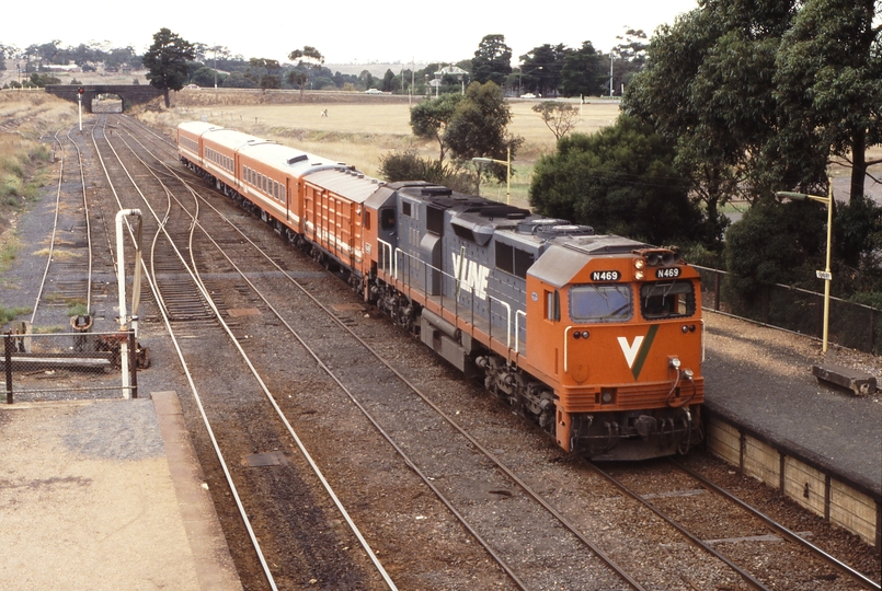 116421: Sunbury 8046 Up Passenger from Bendigo N 469