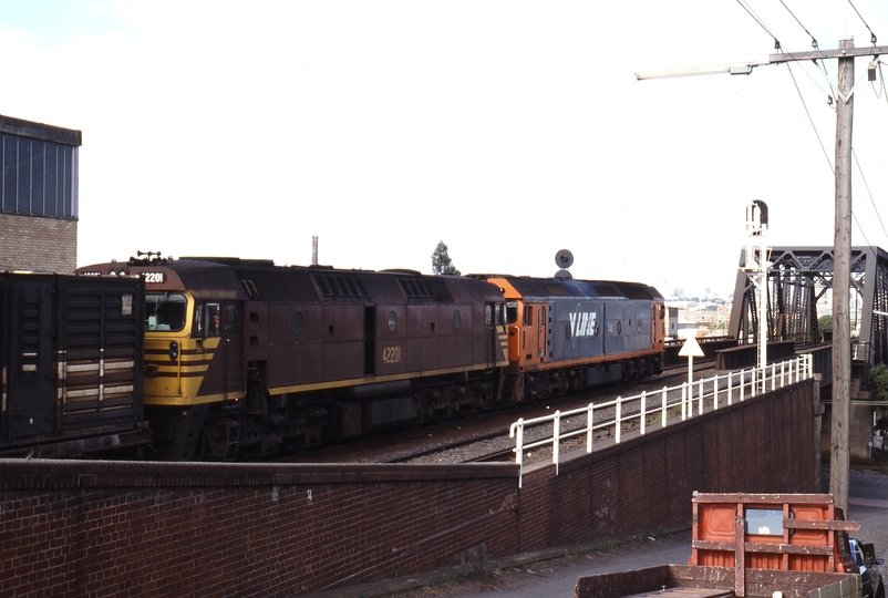 116424: Bunbury Street Tunnel Moreland Street Portal Up Liner Train G 521 42201