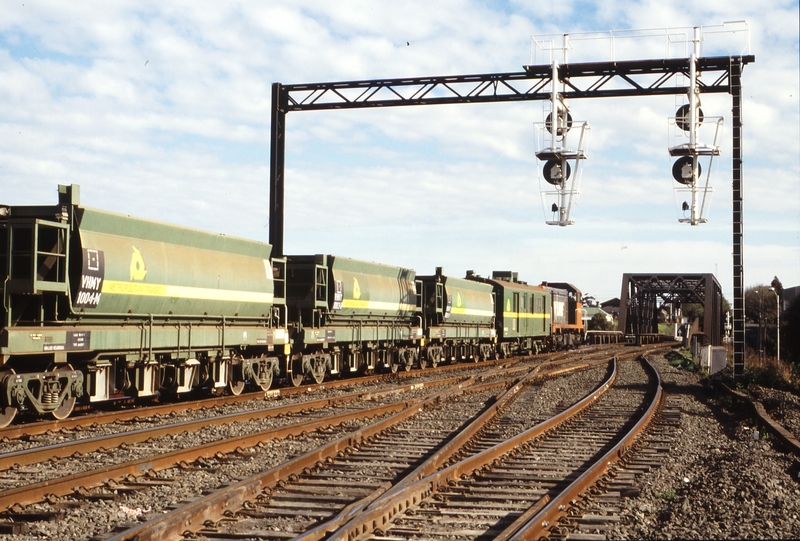 116465: South Dynon Junction Down MTA Ballast Train T 400