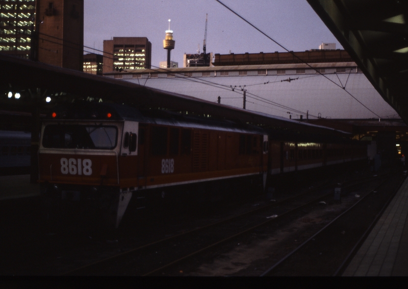 116529: Sydney Central 6:25pm Bathurst Passenger 8618