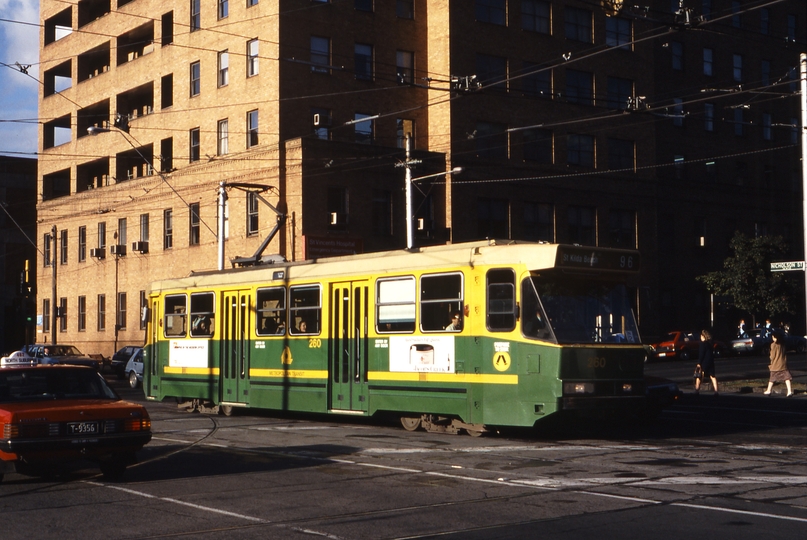 116608: Nicholson Street at Victoria Street Up A2 260