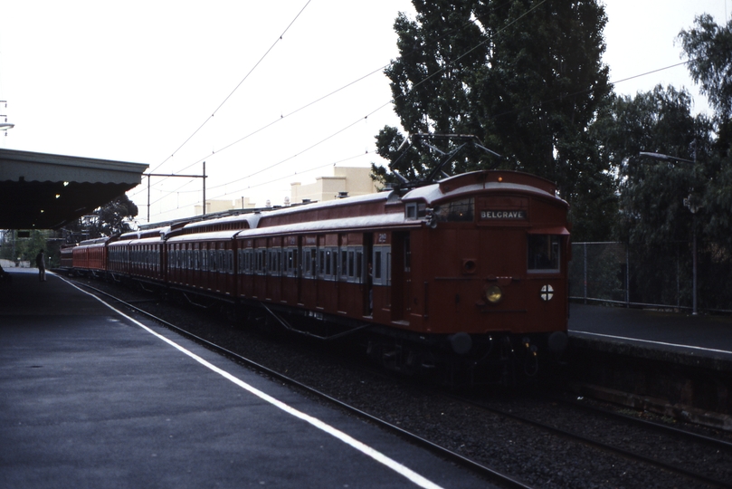 116659: Glenferrie Down Austeam 88 Special Tait and Swing Door