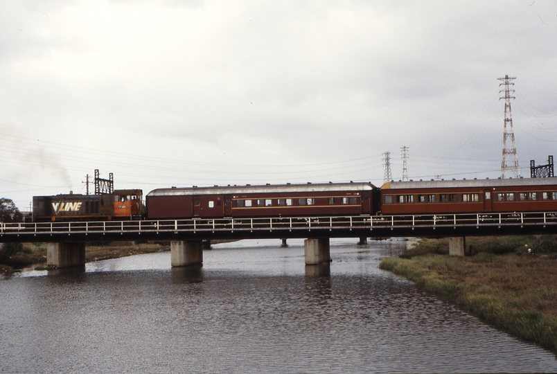 116694: Moonee Ponds Creek 8684 Up Empty Cars Y 164 leading