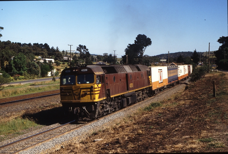 116791: Wandong 9664 Up Freight 42201