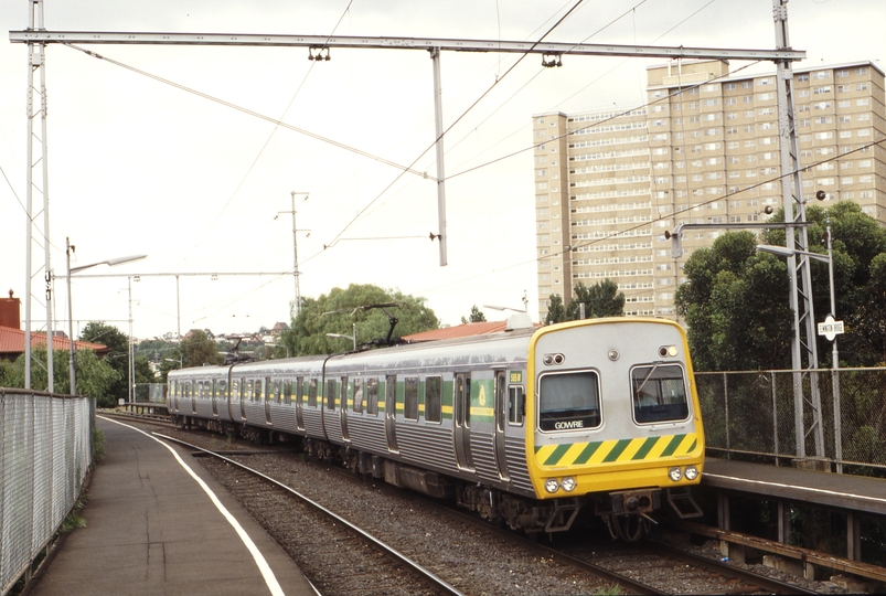 116801: Flemington Bridge Down Suburban 3-car Comeng 585 M leading