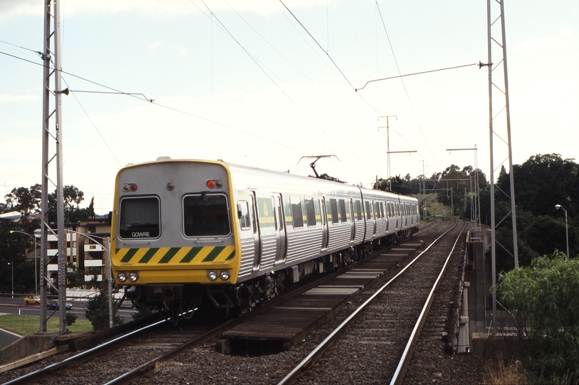 116802: Flemington Bridge Down Suburban 3-car Comeng