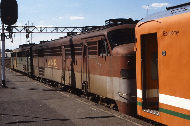 116839: Spencer Street 8253 4:40pm Geelong Passenger 938 967