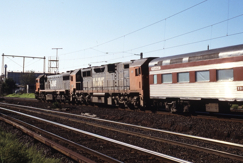 116867: Middle Footscray up side km 6 8120 Up Overland Express X 45 N 475