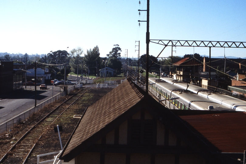 116884: Fairfield Looking towards Hurstbridge Up and Down 6-car Comeng Suburban Trains