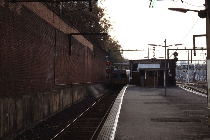 116891: Princes Bridge Up Suburban 3-car Comeng