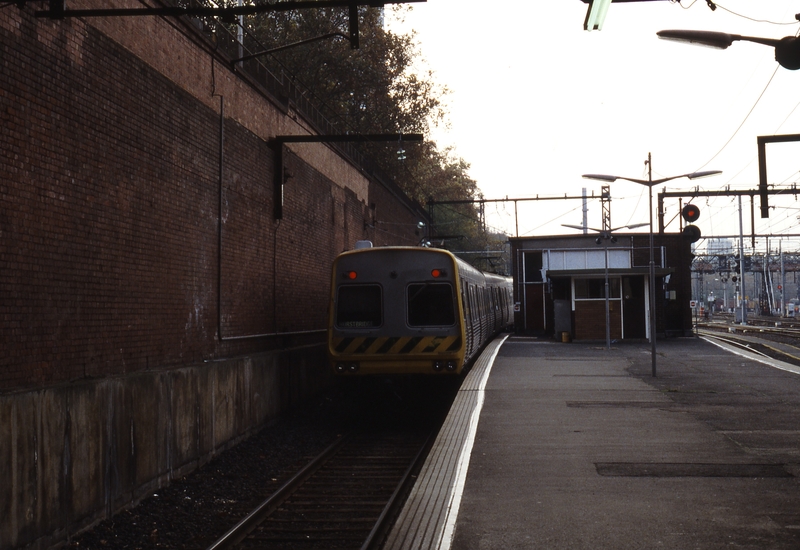 116892: Princes Bridge Up Suburban 3-car Comeng