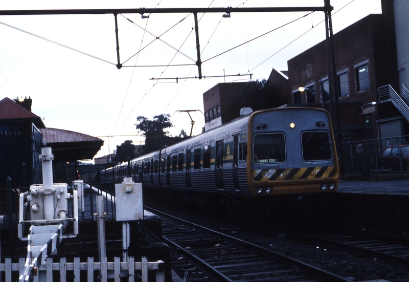 116896: Prahran Up Suburban 6-car Comeng 379 M leading