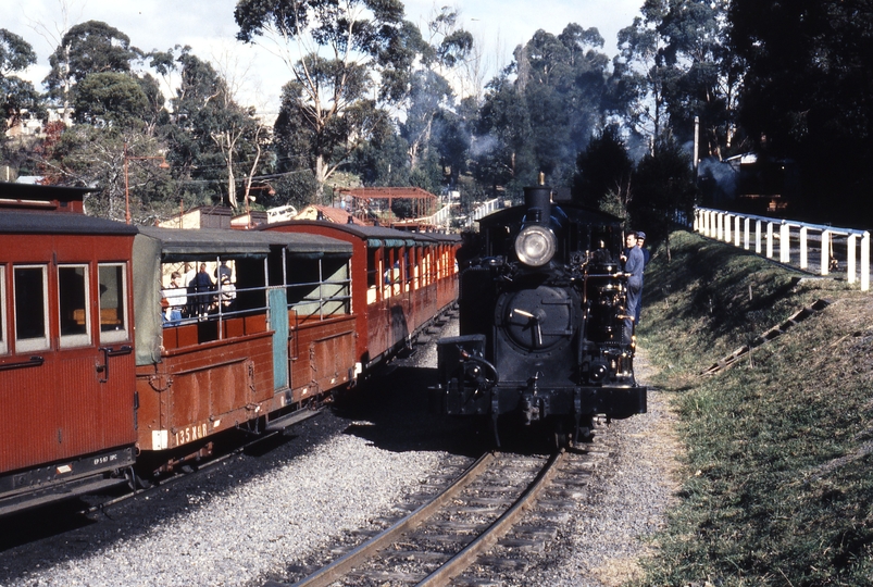 116940: Belgrave 135 NQR and 8A running round