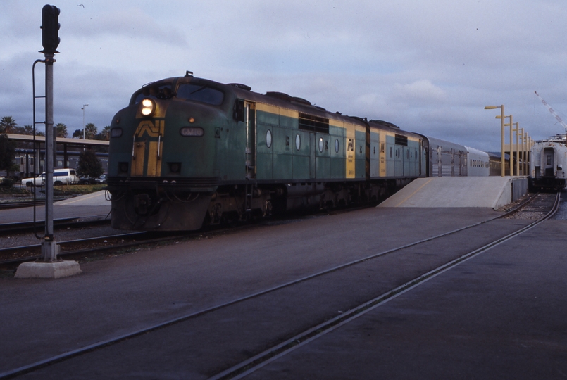 116983: Adelaide Rail Passenger Terminal Westbound Trans Australian Express GM 16 GM 19