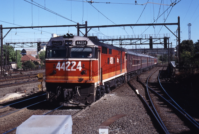 117030: Strathfield Up Passenger from Moss Vale 44224