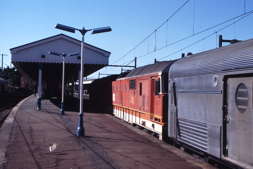 117040: Strathfield S2 Up Sydney Express G 520 8173