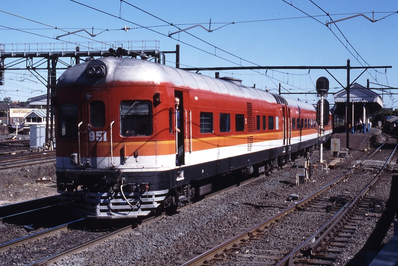 117041: Strathfield Up Passenger from Picton DEB Set 951 leading