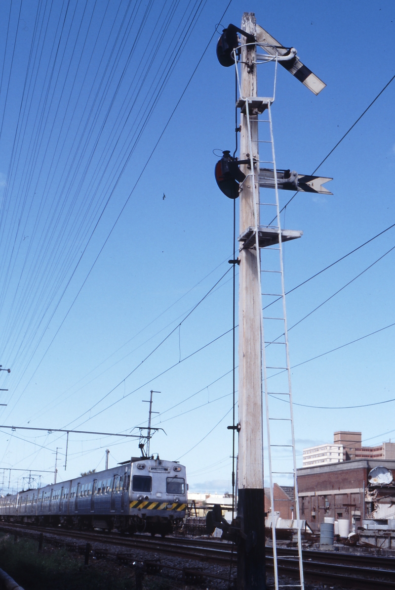 117109: Upfield Line at Dawson Street Down Suburban 6-car Hitachi