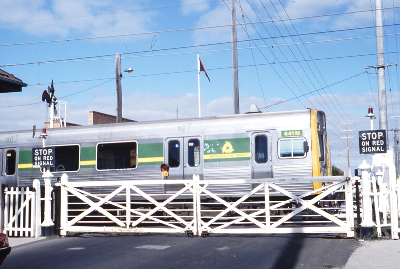 117144: Anstey Down Suburban 3-car Comeng 641 M leading