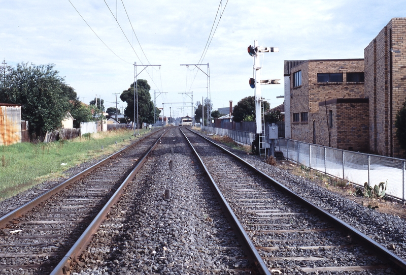 117149: Coburg - Batman OHeas Street Looking North from Level crossing