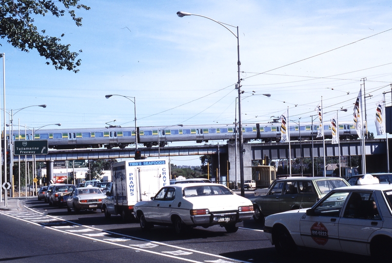 117185: Flemington Bridge Up Suburban 3-car Comeng