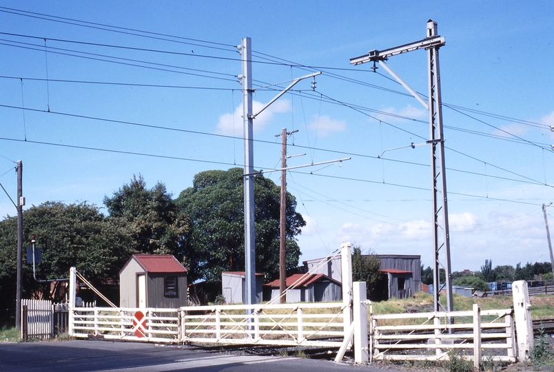 117187: Ascot Vale Road Level Crossing Looking towards Flemington Racecourse