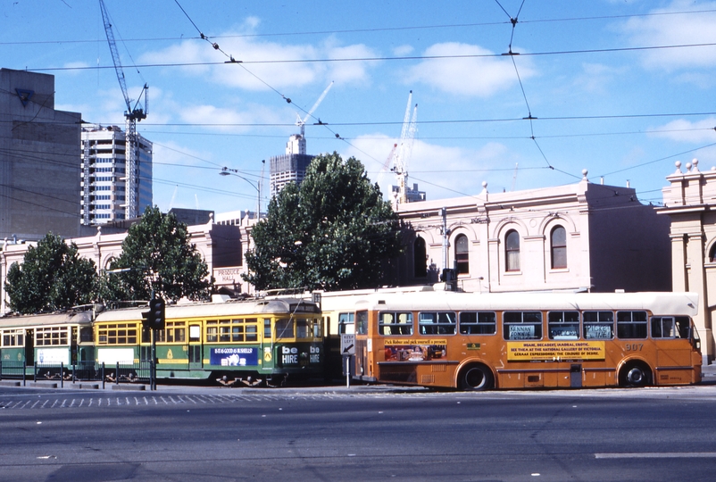 117189: Elizabeth Street at Victoria Street Bus 907 and SW6 Trams 931 and 952 stranded by Industrial Dispute