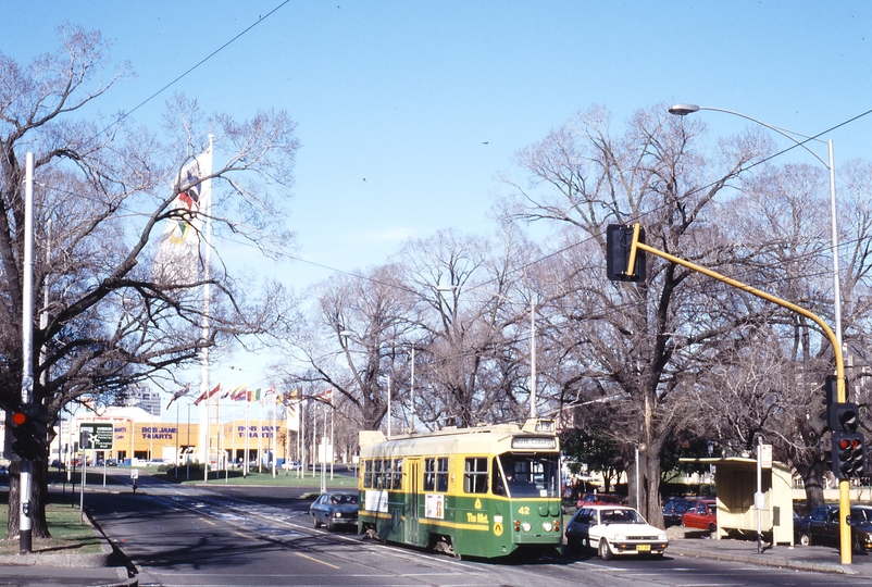 117282: Aug. 4 1990 Royal Parade at Grattan Street Down Z1 42