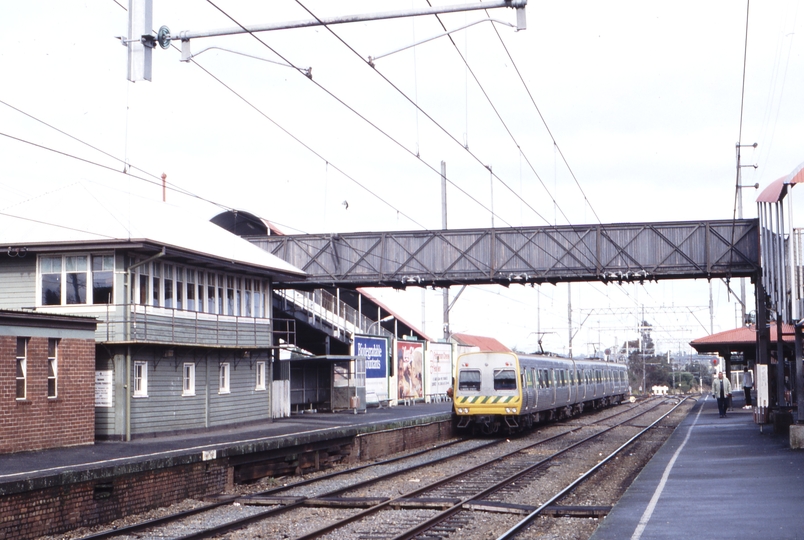 117287: Ringwood Up Suburban 3-car Comeng