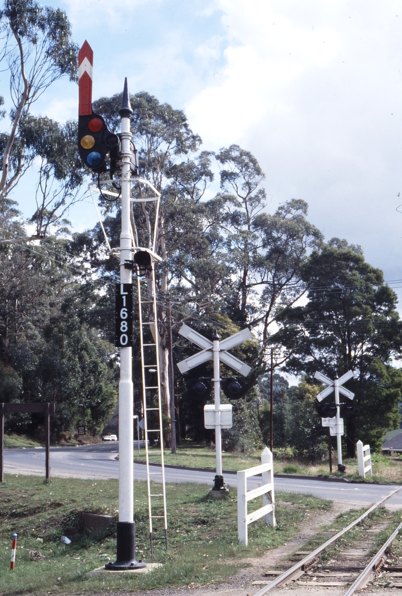 117290: Emerald Automatic Signal L 1680 at Main Road Level Crossing