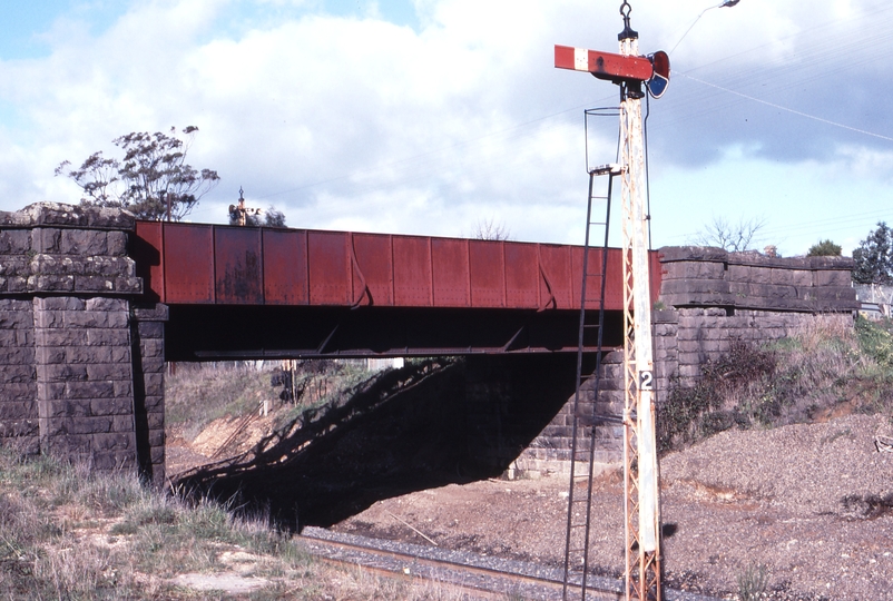 117348: Ballarat East Queen Street Bridge Looking towards Melbourne